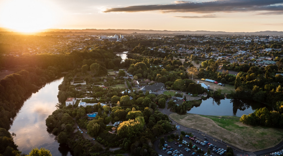 Hamilton Gardens and the CBD at dusk